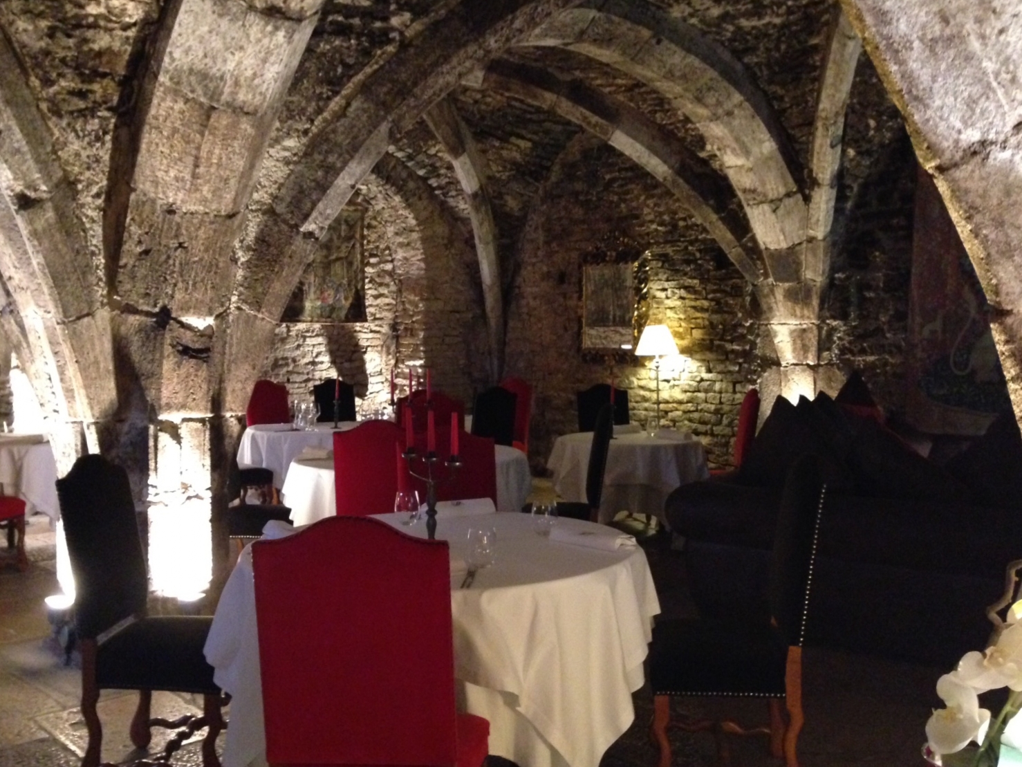  Abbaye de Maizières: the cellar restaurant and lobby . 