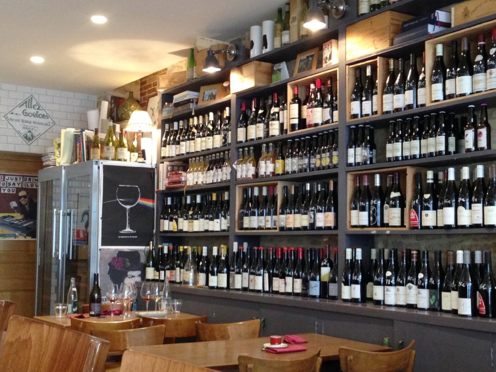  La Dilettante: a cosy space for wine, food and friends. 