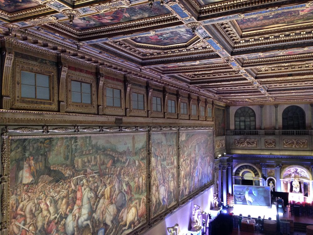  Palazza Vecchio: the main hall's exquisite ceiling. 