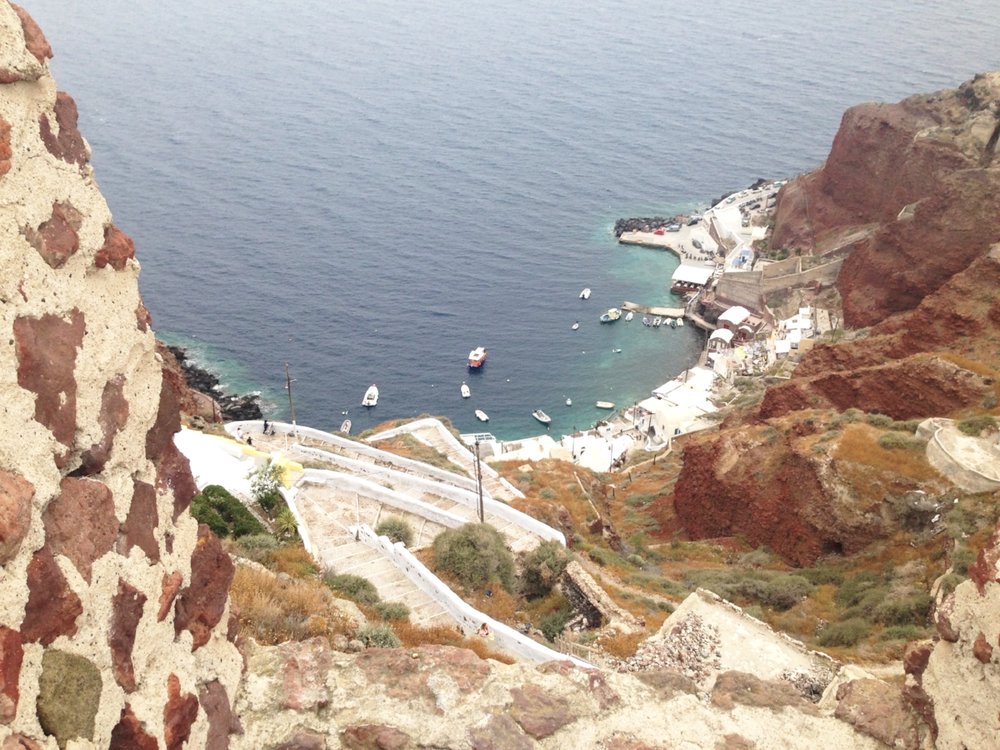 Amoudi Bay: viewed from the top of Oia 